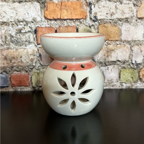 Love Flower Oil Burner - Picture 1 of 4